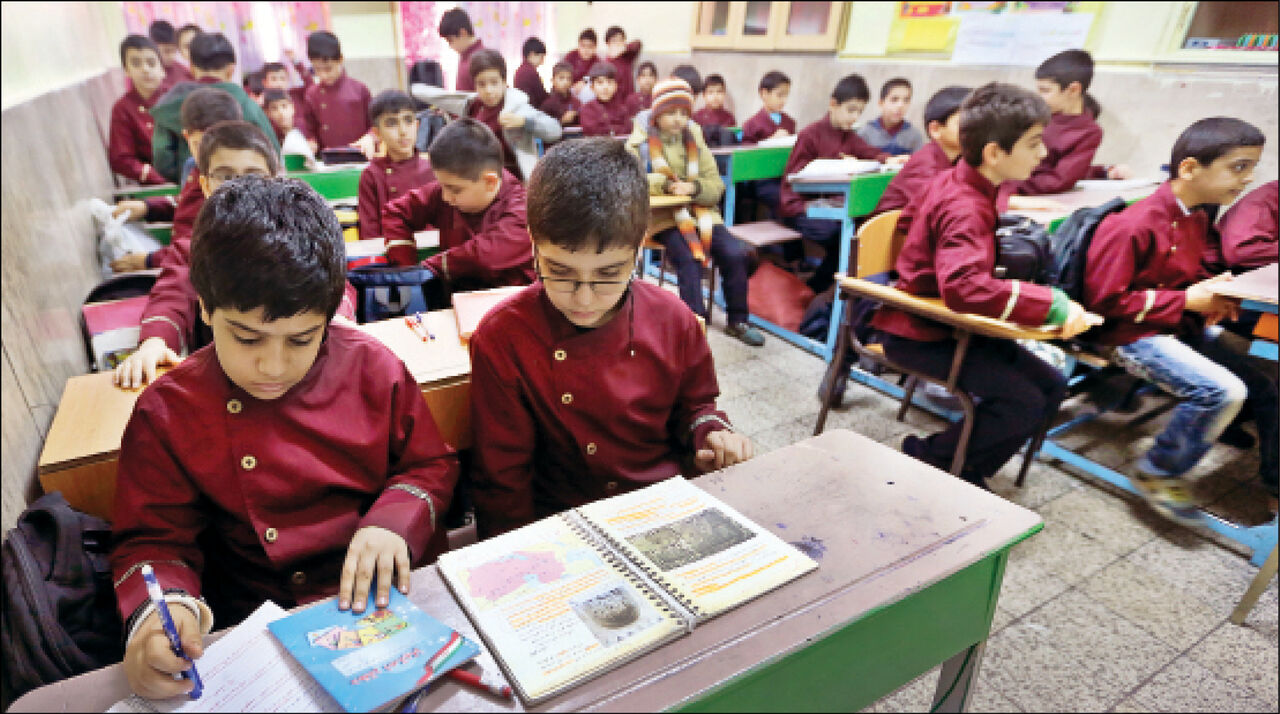 نرم کشوری ۲۶ نفر در هر کلاس در مدارس ابتدایی رعایت نمی‌شود حتی ممکن است تراکم دانش آموز به ۴۰ نفر هم برسد / بیش از ۳۰ درصد مدارس استان کرمان نیاز به مقاوم سازی و بازسازی دارند
