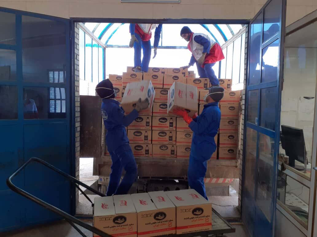 محموله موادغذایی از رابر به مناطق سیل‌زده جنوب کرمان ارسال شد