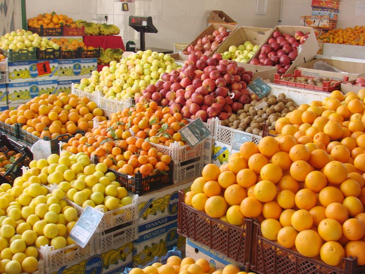کاهش قیمت مرغ و میوه در راه است