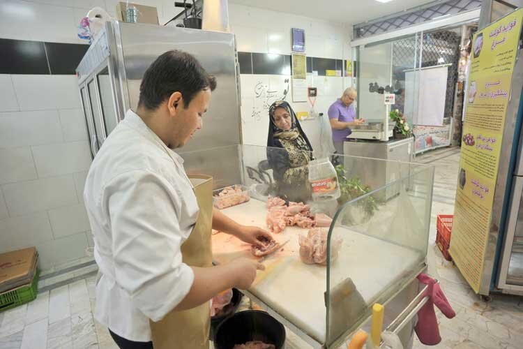 بازار مرغ در کرمان به تعادل رسید/ قیمت مرغ به قیمت کف ۲۰ هزار و ۴۰۰ رسید