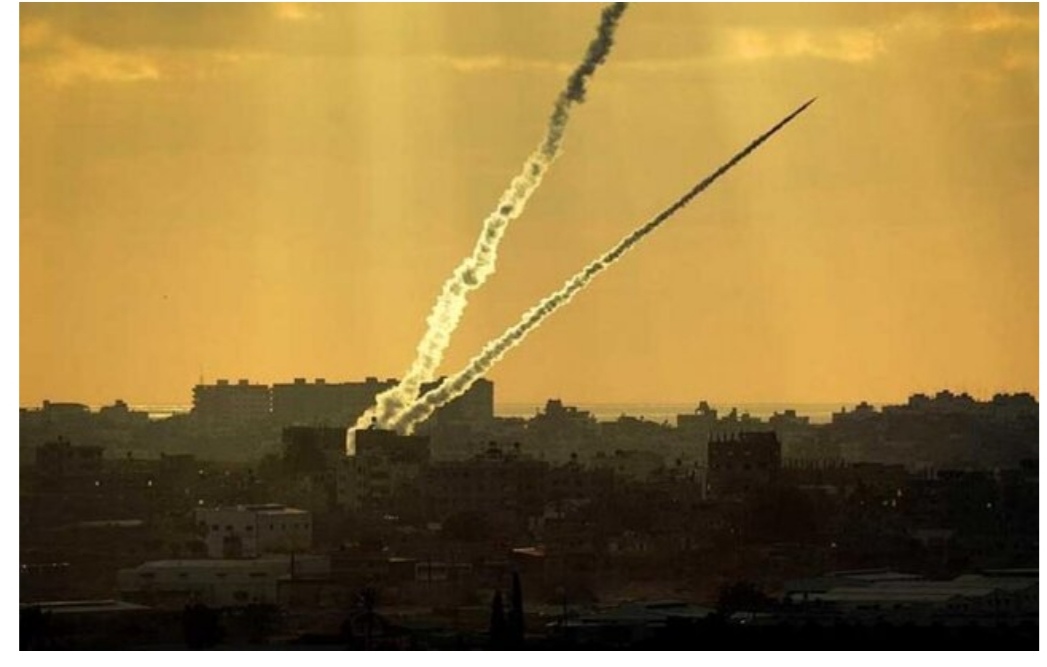 شلیک بیش از ۳۰۰ راکت و موشک به اراضی اشغالی در بزرگترین عملیات مقاومت/ حملات رژیم صهیونیستی به مقرهای امنیتی و پلیس در غزه/ شهادت رئیس حفاظت اطلاعات نظامی حماس