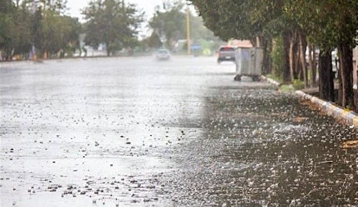 بارش شدید باران برق ۱۰ روستای ریگان را قطع کرد/ استان کرمان درگیر توفان گردوخاک، باران و سیلاب