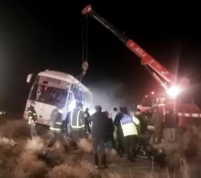 واژگونی اتوبوس «اصفهان به بندرعباس» یک کشته و ۵ مجروح بر جا گذاشت